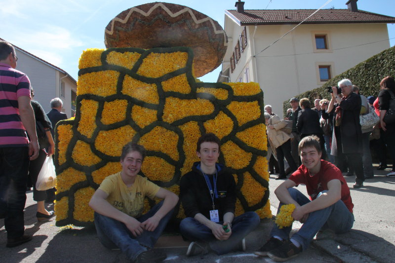 Congratulations to these 3 teenagers for the creation of the beautiful float  El Mexicano