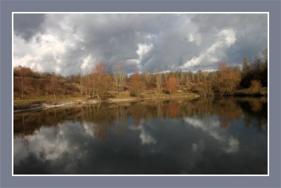 Ciel de neige sur l'étang de pêche - Snow sky on the fishing pond