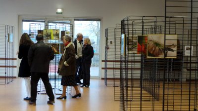 Les premiers visiteurs arrivent - First visitors are coming