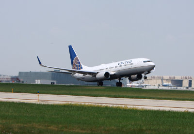 ChicagoIL UAL B-737  Departs N39297 8-4-12 1139 AM 5.JPG