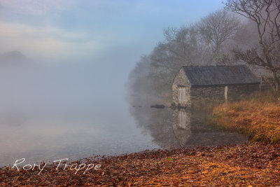 Llyn Dinas boat house in the mist.