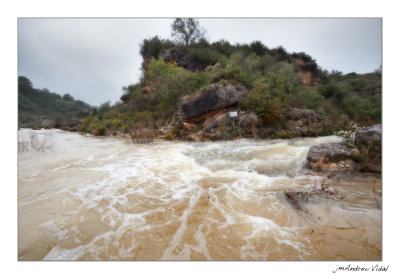 Desembocadura del riu de Requena (dreta) al Cervol (esquerra).