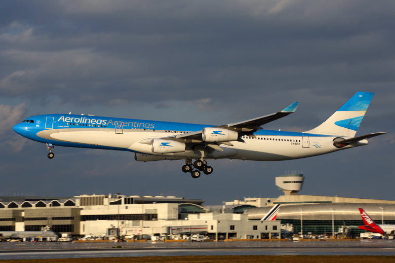 AEROLINEAS ARGENTINAS AIRBUS A340 300 MIA RF 5K5A9203.jpg