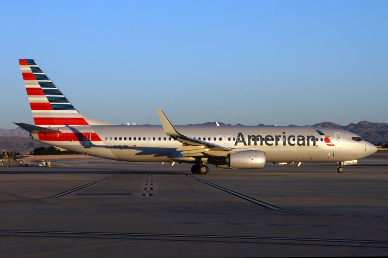 AMERICAN BOEING 737 800 LAS RF IMG_8973.jpg