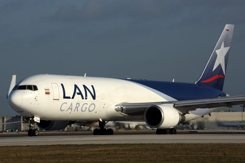 LAN CARGO BOEING 767 300F MIA RF 5K5A9586.jpg