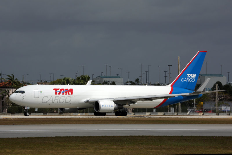 TAM CARGO BOEING 767 300F MIA RF 5K5A9629.jpg