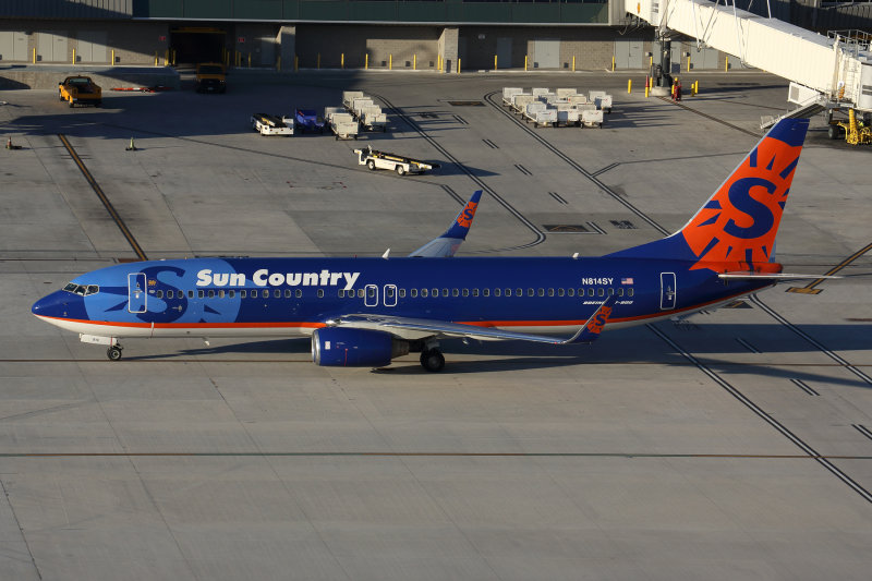 SUN COUNTRY BOEING 737 800 LAS RF 5K5A0035.jpg