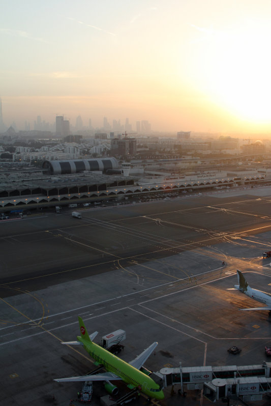DUBAI AIRPORT RF IMG_9308.jpg