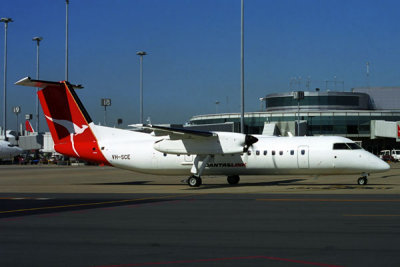 QANTAS LINK DASH 8 300 BNE RF 1889 34.jpg