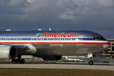 AMERICAN BOEING 767 300 MIA RF 5K5A9393.jpg