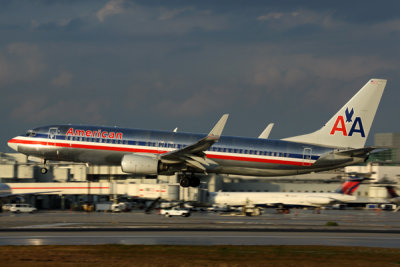 AMERICAN BOEING 737 800 MIA RF 5K5A9211.jpg