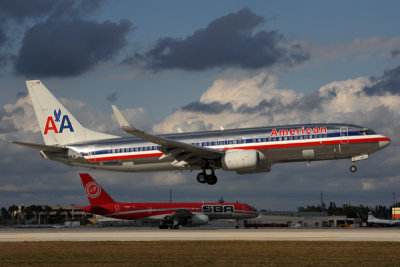 AMERICAN BOEING 737 800 MIA RF 5K5A9359.jpg