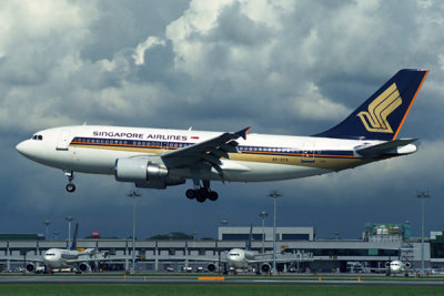 SINGAPORE AIRLINES AIRBUS A310 300 SIN RF 1413 23