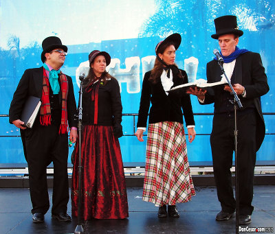 Christmas Carolers 