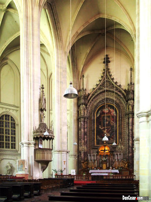 Sanctuary and Alter of Minoritenkirche