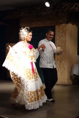 Tradiational Panamanian outfits and dances