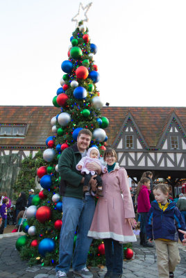 5518-ChristmasTown-121201.jpg