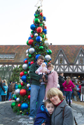 5521-ChristmasTown-121201.jpg