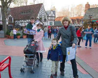 5539-ChristmasTown-121201.jpg