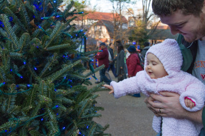 5557-ChristmasTown-121201.jpg