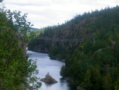 Pont suspendu, Sentier de la Traverse