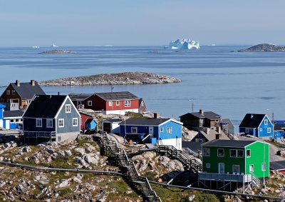 Hilltop houses with icebergs