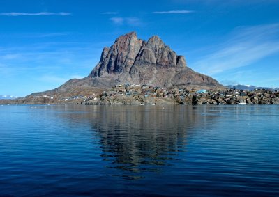 Uummannaq town & mountain