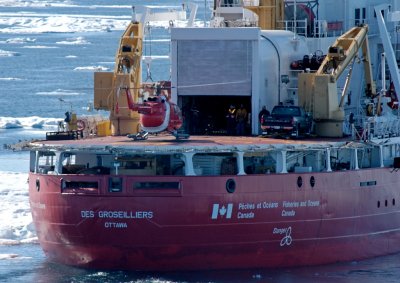 Icebreaker helicopter warms up