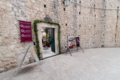Dubrovnik, Labirint Caf entrance