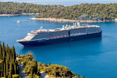 Dubrovnik, Cruise ship