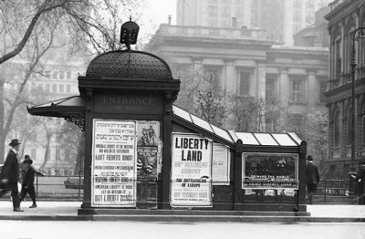 1917 - Subway entrance by City Hall