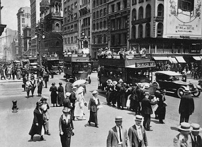 1920 - 5th Avenue and 42nd Street, looking north