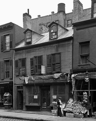 1916 - Delicatessen on Bleecker Street