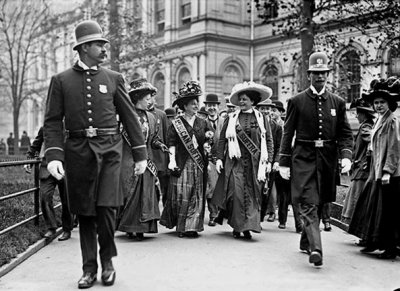 1908 - Suffragettes leaving City Hall