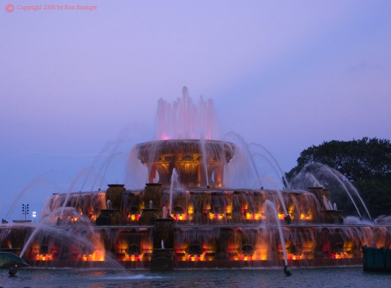 Buckingham Fountain at dusk