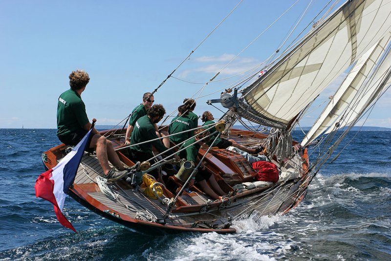 18 Douarnenez 2006 - Jeudi 27 juillet - Pen Duick 1er voilier mythique dEric Tabarly