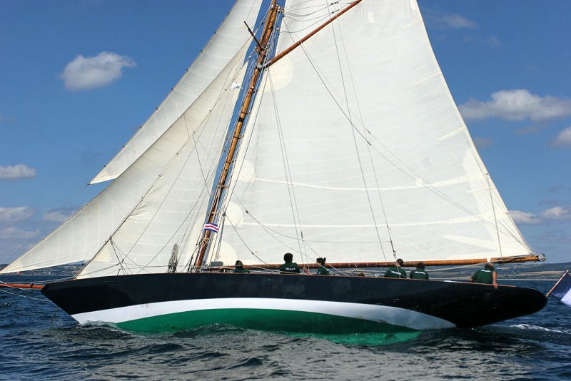 12 Douarnenez 2006 - Jeudi 27 juillet - Pen Duick 1er voilier mythique dEric Tabarly