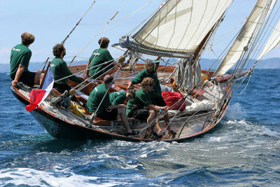 29 Douarnenez 2006 - Jeudi 27 juillet - Pen Duick 1er voilier mythique d'Eric Tabarly