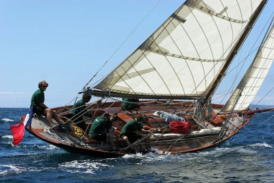 27 Douarnenez 2006 - Jeudi 27 juillet - Pen Duick 1er voilier mythique d'Eric Tabarly
