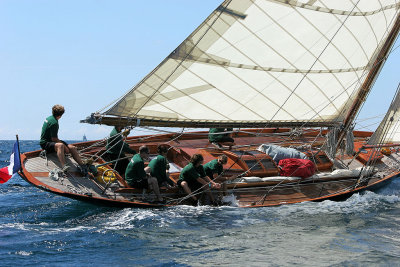 26 Douarnenez 2006 - Jeudi 27 juillet - Pen Duick 1er voilier mythique d'Eric Tabarly