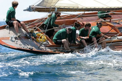 25 Douarnenez 2006 - Jeudi 27 juillet - Pen Duick 1er voilier mythique d'Eric Tabarly