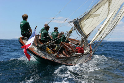 19 Douarnenez 2006 - Jeudi 27 juillet - Pen Duick 1er voilier mythique d'Eric Tabarly
