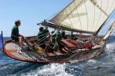 16 Douarnenez 2006 - Jeudi 27 juillet - Pen Duick 1er voilier mythique d'Eric Tabarly