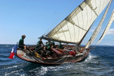 14 Douarnenez 2006 - Jeudi 27 juillet - Pen Duick 1er voilier mythique d'Eric Tabarly