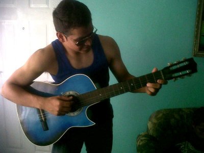 Jose Vicente Tocando Guitarra