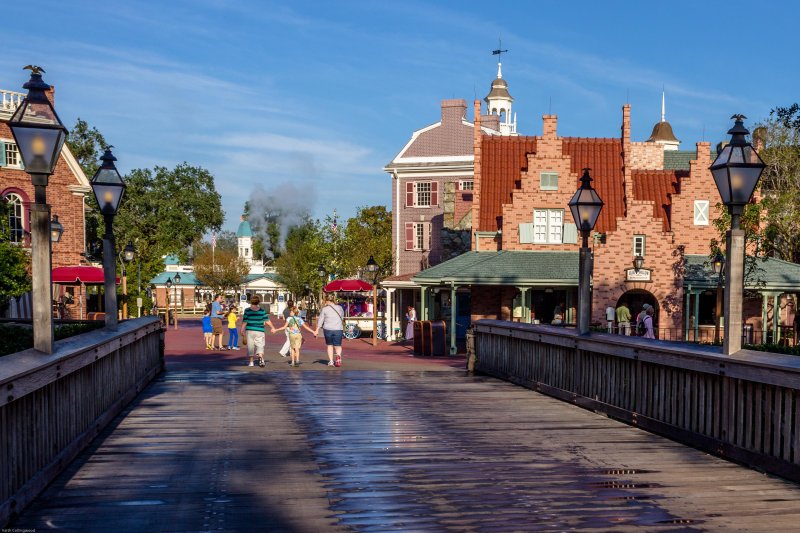 Across the bridge to Liberty Square