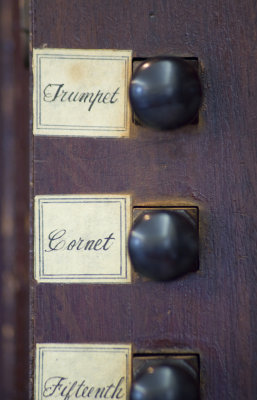 Snetzler drawknobs: right jamb detail