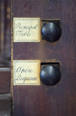 Snetzler drawknobs: right jamb detail