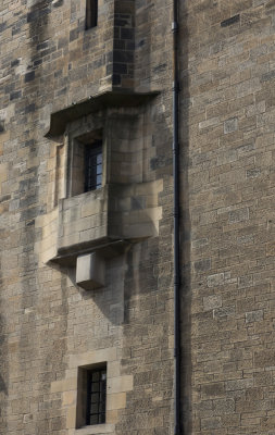 East façade, window with balcony
