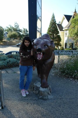 thats Marie and the talking bear in oakhurst